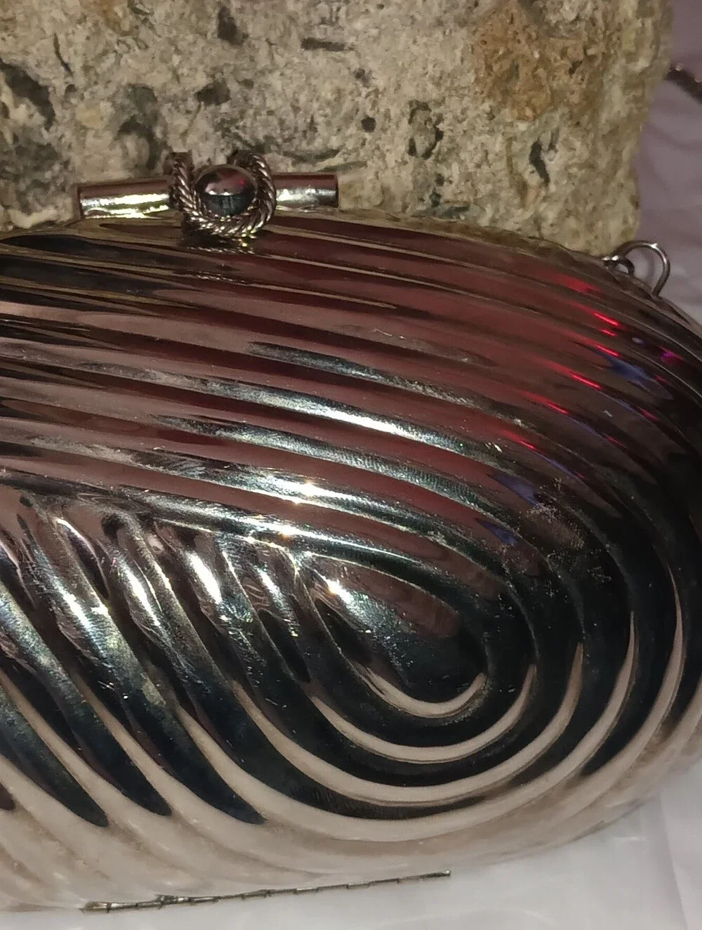 VTG La Regale Metallic Silver Clam Shell Clutch with Chain Strap